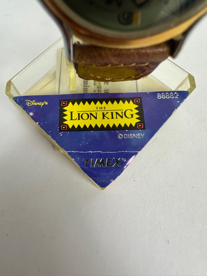 Disney The Lion King Timex Circle Of Life Rotating Mufasa Wristwatch With Original Stand

 [Photo 4]