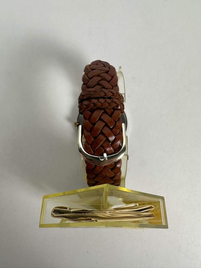Disney The Lion King Timex Circle Of Life Rotating Mufasa Wristwatch With Original Stand

 [Photo 3]