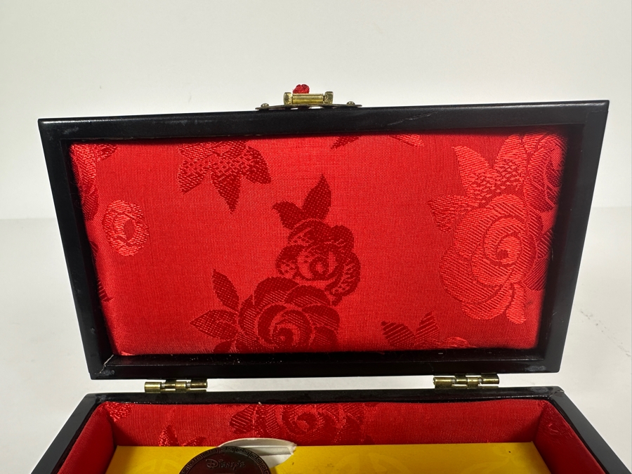 Disney Mulan Limited Edition Fossil Watch With Mushu Dial Coin Accent And Lacquered Wood Display Box [Photo 5]