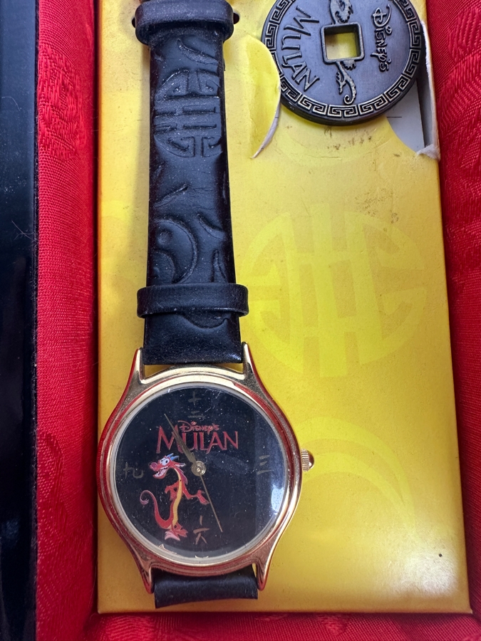 Disney Mulan Limited Edition Fossil Watch With Mushu Dial Coin Accent And Lacquered Wood Display Box [Photo 3]