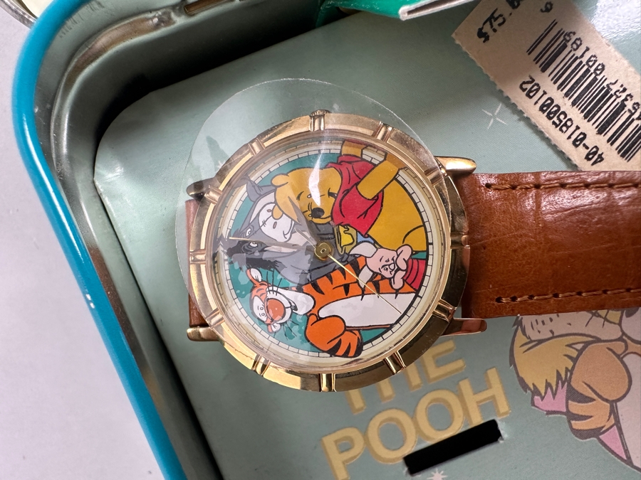 Disney Winnie The Pooh Limited Edition Lunch Box Series Watch And Pin Set [Photo 3]