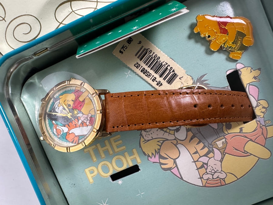 Disney Winnie The Pooh Limited Edition Lunch Box Series Watch And Pin Set [Photo 2]