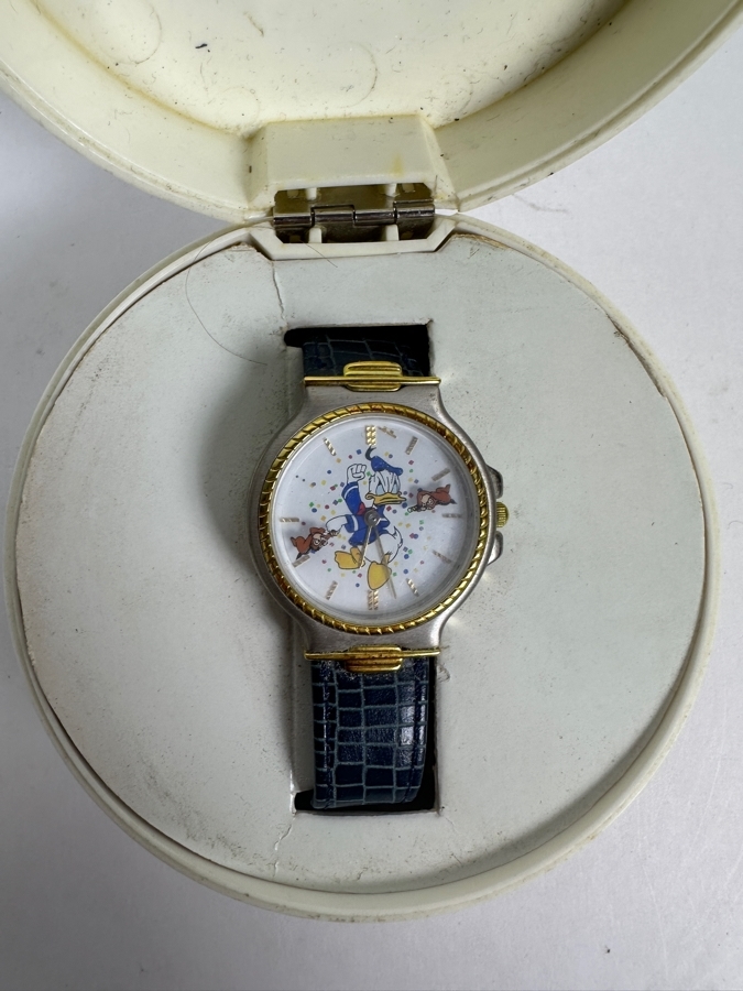 Disney Donald Duck 60th Anniversary Limited Edition Fossil Watch With Commemorative Display Case [Photo 2]