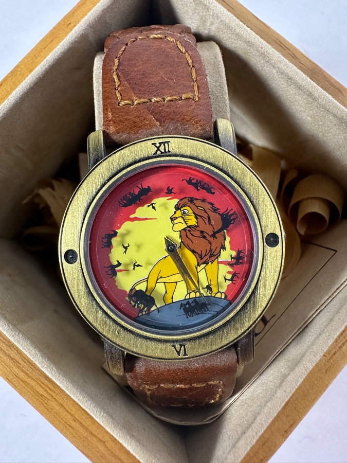 Disney The Lion King Limited Edition Fossil Watch With Mufasa Dial And Wooden Collector Box [Photo 3]