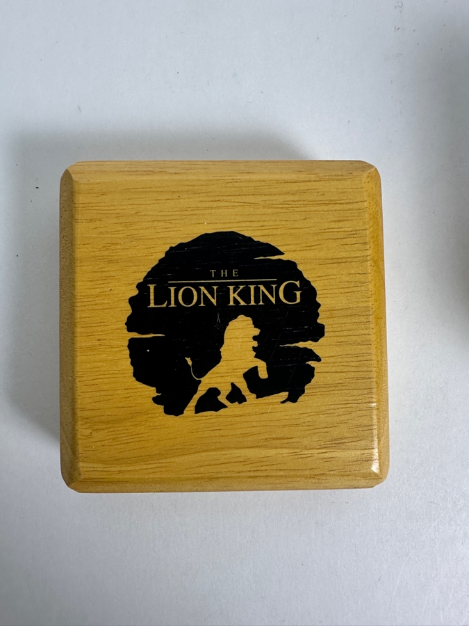 Disney The Lion King Limited Edition Fossil Watch With Mufasa Dial And Wooden Collector Box [Photo 4]