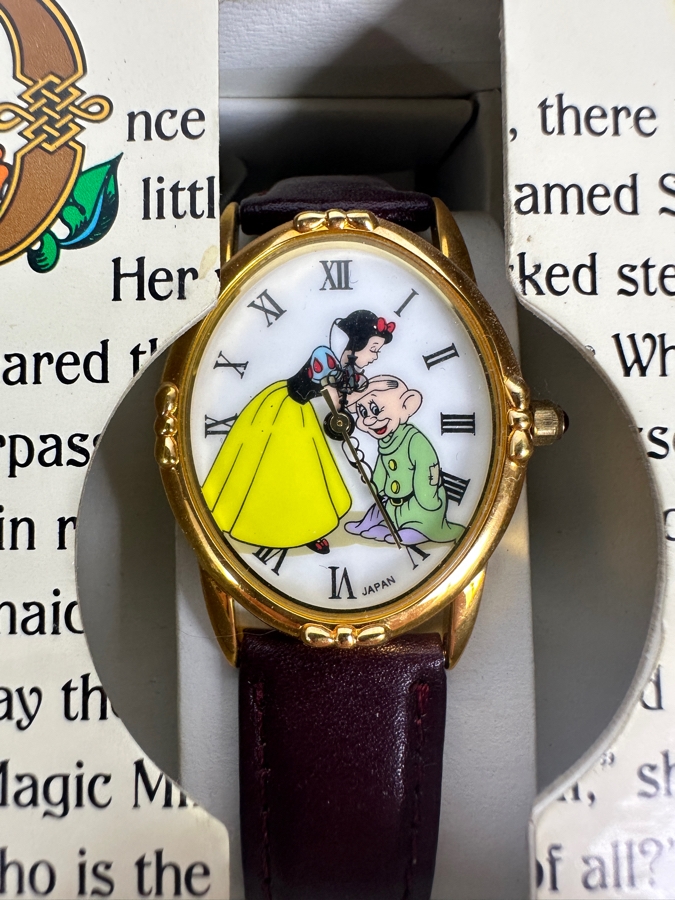 1993 Walt Disney Snow White & The Seven Dwarfs Fantasma Storybook Watch With Original Packaging [Photo 4]