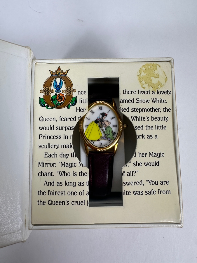 1993 Walt Disney Snow White & The Seven Dwarfs Fantasma Storybook Watch With Original Packaging [Photo 3]