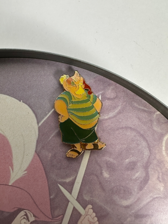 Disney Watch Collector Club Peter Pan Limited Edition Series III Fossil Watch And Pin Set With Film Reel Tin [Photo 4]