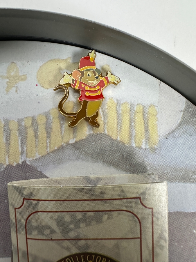 Disney Dumbo Watch Collectors Club Series III Fossil Limited Edition Watch And Pin Set With Film Reel Tin [Photo 4]