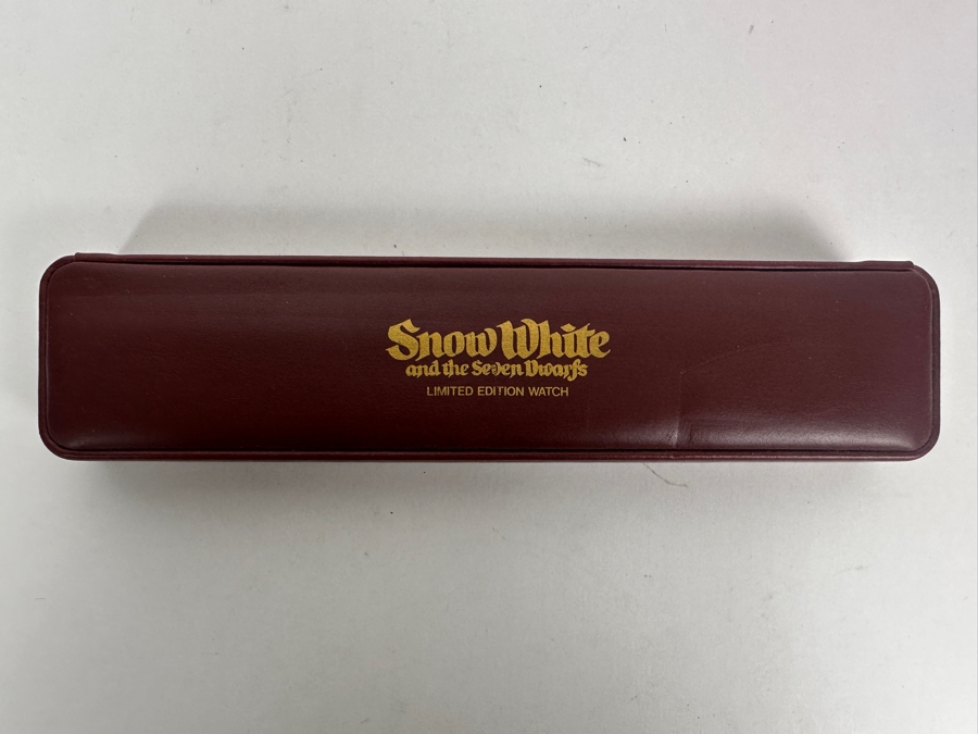 Disney Snow White And The Seven Dwarfs Kissing Animated Limited Edition Pedre Watch With Original Display Case [Photo 3]