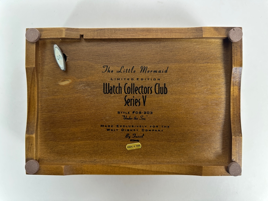 Disney The Little Mermaid Ariel And Eric Watch Collectors Club Series V Wristwatch With Music Box And Bonus Pocket Watch [Photo 6]