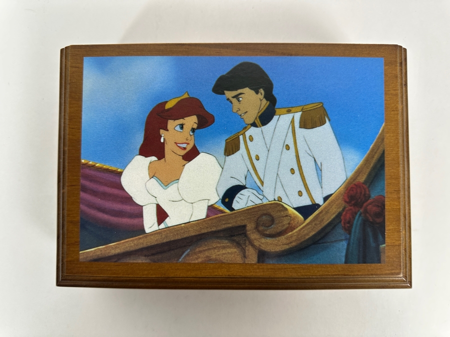 Disney The Little Mermaid Ariel And Eric Watch Collectors Club Series V Wristwatch With Music Box And Bonus Pocket Watch [Photo 5]