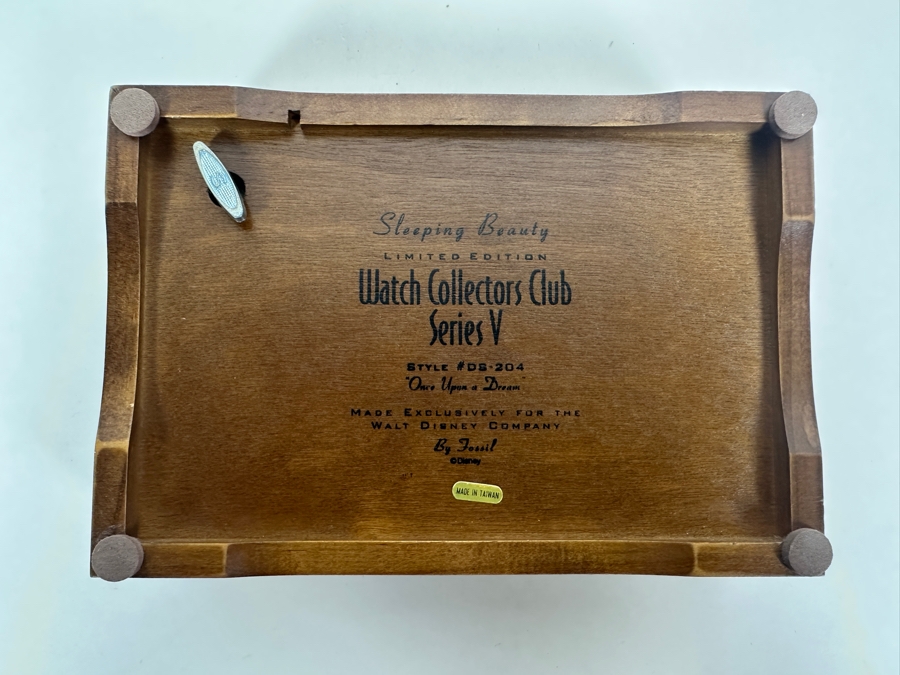 Disney Sleeping Beauty Aurora And Phillip Watch Collectors Club Series V Wristwatch With Music Box And Bonus Pocket Watch [Photo 6]