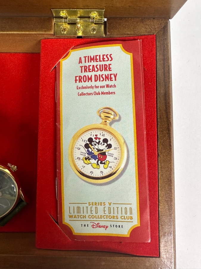 Disney Sleeping Beauty Aurora And Phillip Watch Collectors Club Series V Wristwatch With Music Box And Bonus Pocket Watch [Photo 4]