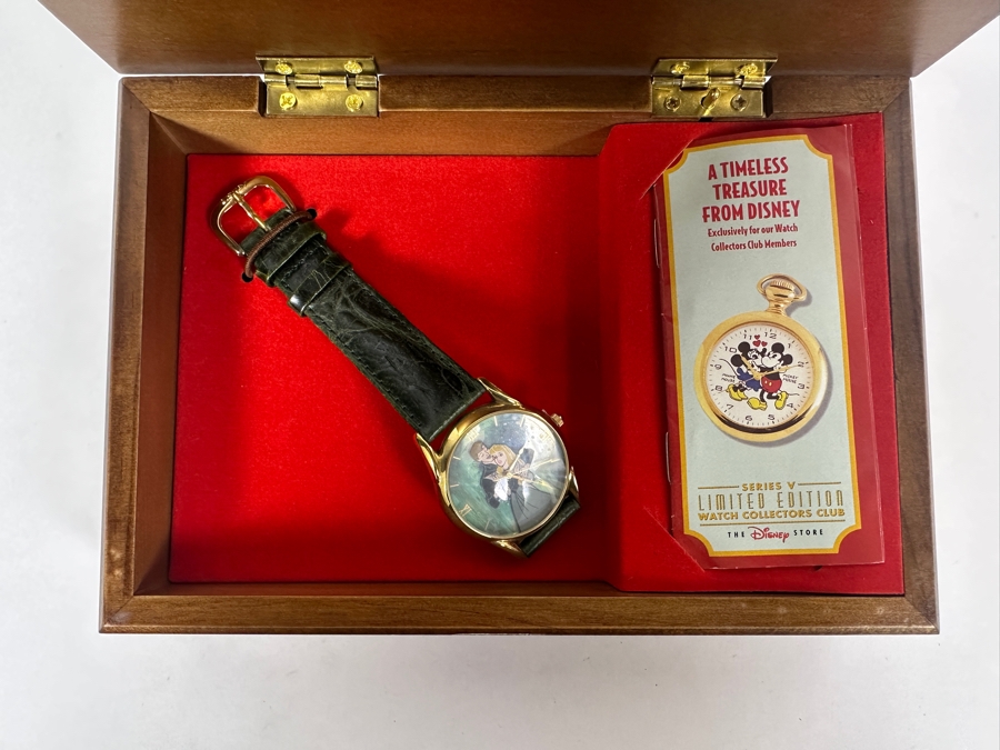 Disney Sleeping Beauty Aurora And Phillip Watch Collectors Club Series V Wristwatch With Music Box And Bonus Pocket Watch [Photo 2]