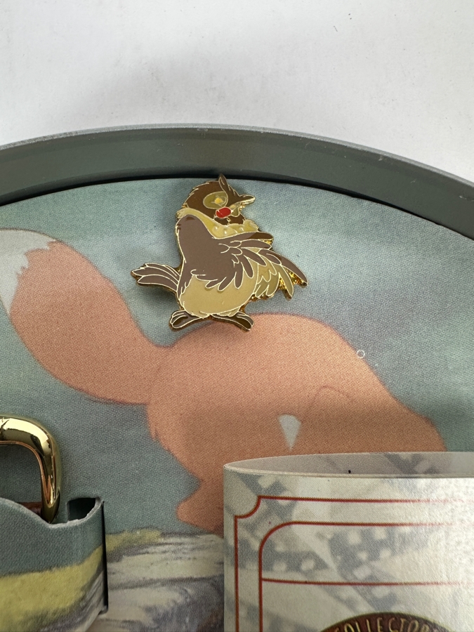 Disney The Fox And The Hound Watch Collectors Club Series III Fossil Limited Edition Watch And Pin Set With Film Reel Tin [Photo 5]