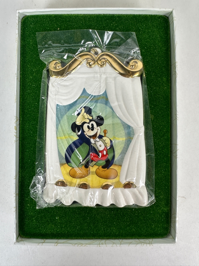 Disney Classics Walt Disney Collection Limited Edition Holiday Ornament Set Featuring Winnie The Pooh Magician Mickey And Dumbo With Certificates Of Authenticity [Photo 4]