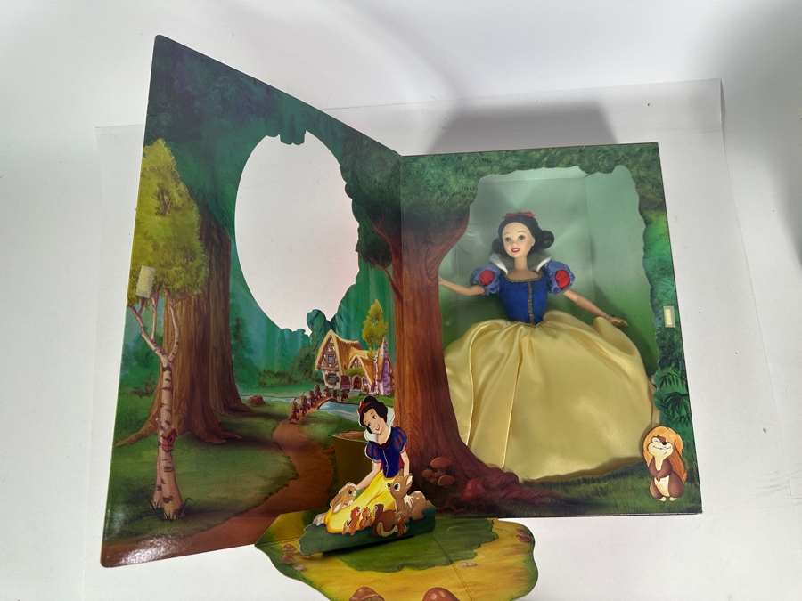 Disney Snow White And The Seven Dwarfs 60th Anniversary The Signature Collection Limited Edition Mattel  Barbie Doll [Photo 2]