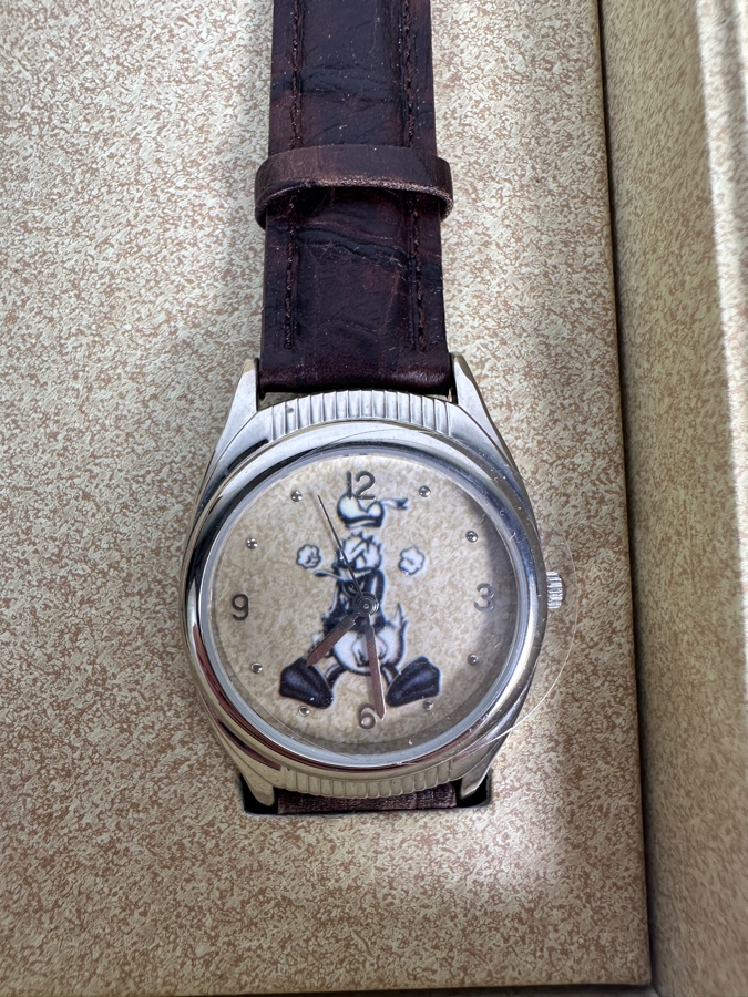 Disney Donald Duck 60th Anniversary Limited Edition Fossil Watch Set With Original Box And Commemorative Pin [Photo 2]