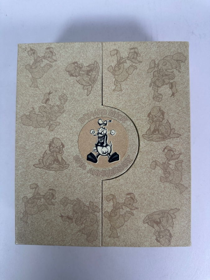 Disney Donald Duck 60th Anniversary Limited Edition Fossil Watch Set With Original Box And Commemorative Pin [Photo 5]