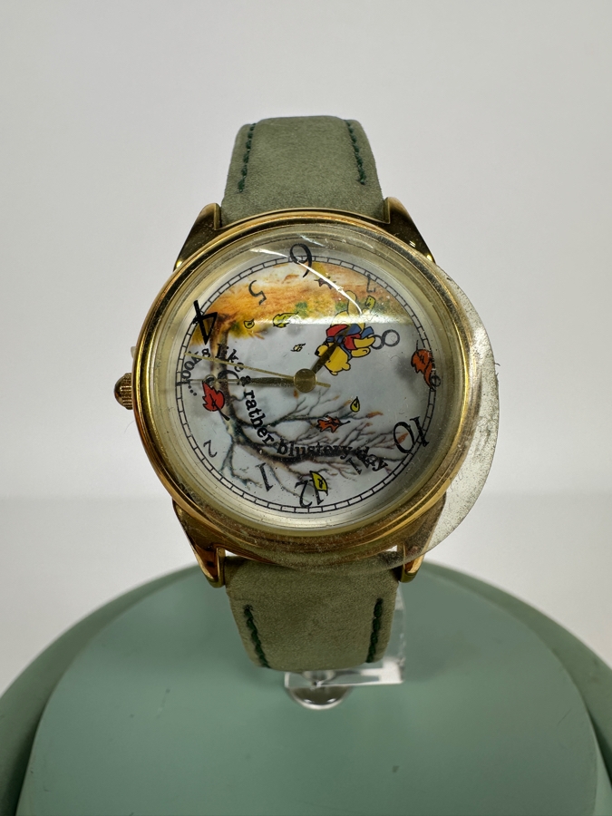 Disney Winnie The Pooh And The Blustery Day Watch Collectors Club Series VI Fossil Limited Edition Watch With Green Ceramic Hunny Pot Display Case [Photo 2]