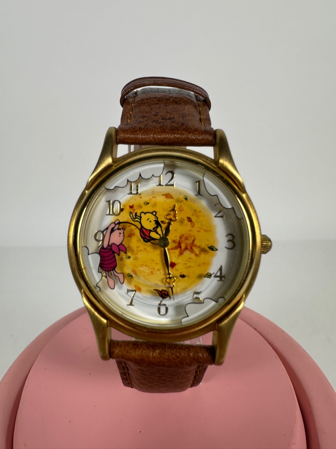 Disney Winnie The Pooh Happy Wind-Sday Watch Collectors Club Series VI Fossil Limited Edition Watch With Pink Ceramic Hunny Pot Display Case [Photo 2]