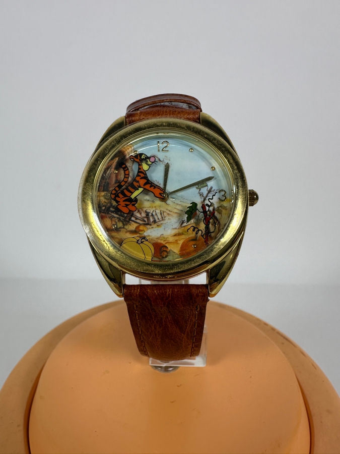 Disney Winnie The Pooh Tigger Pouncing Watch Collectors Club Series VI Fossil Limited Edition Watch With Orange Ceramic Hunny Pot Display Case [Photo 2]