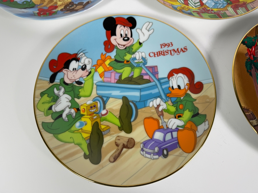 Just Added - (5) Grolier Collectibles Disney Christmas Collector Plates - Artwork By The Walt Disney Company 8.5'W [Photo 5]