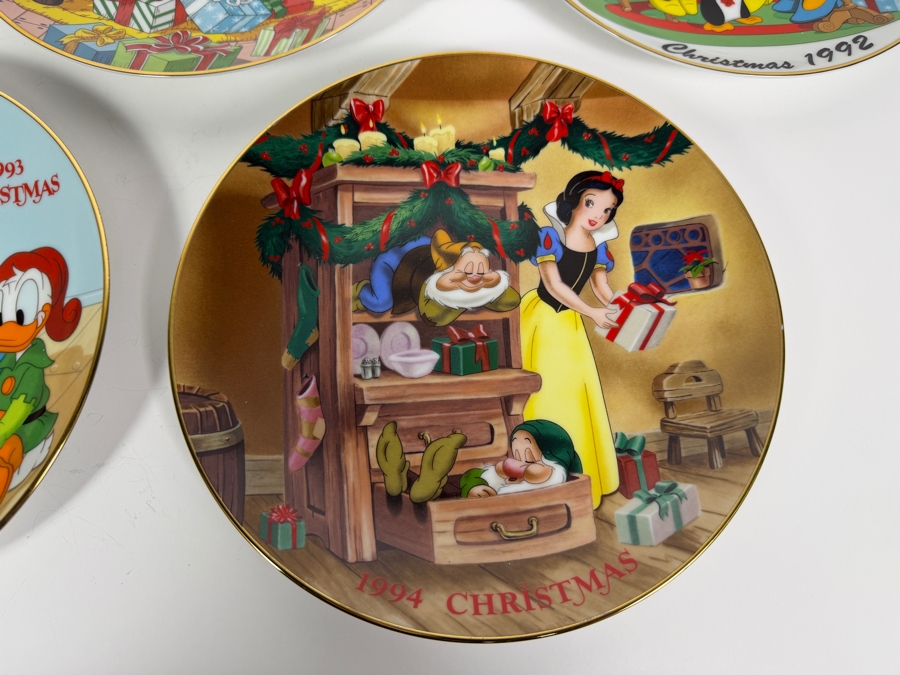 Just Added - (5) Grolier Collectibles Disney Christmas Collector Plates - Artwork By The Walt Disney Company 8.5'W [Photo 6]