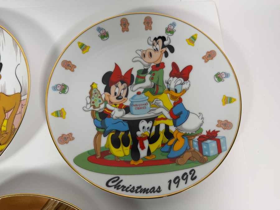 Just Added - (5) Grolier Collectibles Disney Christmas Collector Plates - Artwork By The Walt Disney Company 8.5'W [Photo 4]