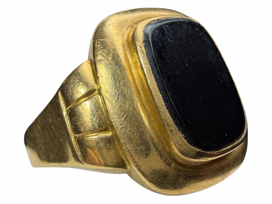 18k Gold Swedish Ring Featuring A Rectangular Black Onyx Gemstone Size 11 4.7g