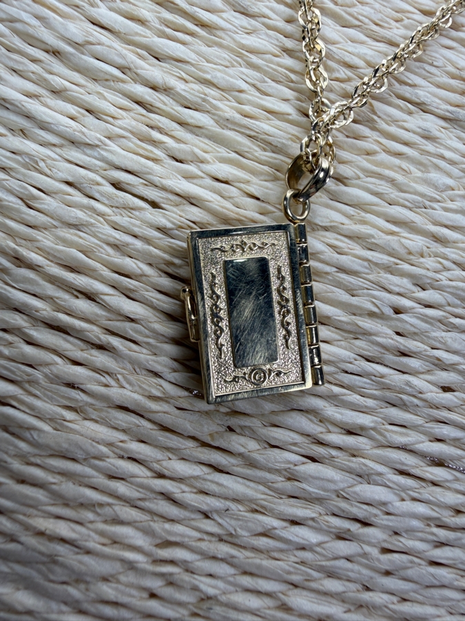 14k Gold 20' Chain Necklace With 14k Gold Holy Bible Pendant 5.3g ($450 Melt Value) [Photo 4]