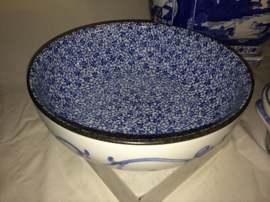 (8) Blue & White Lot [Photo 3]