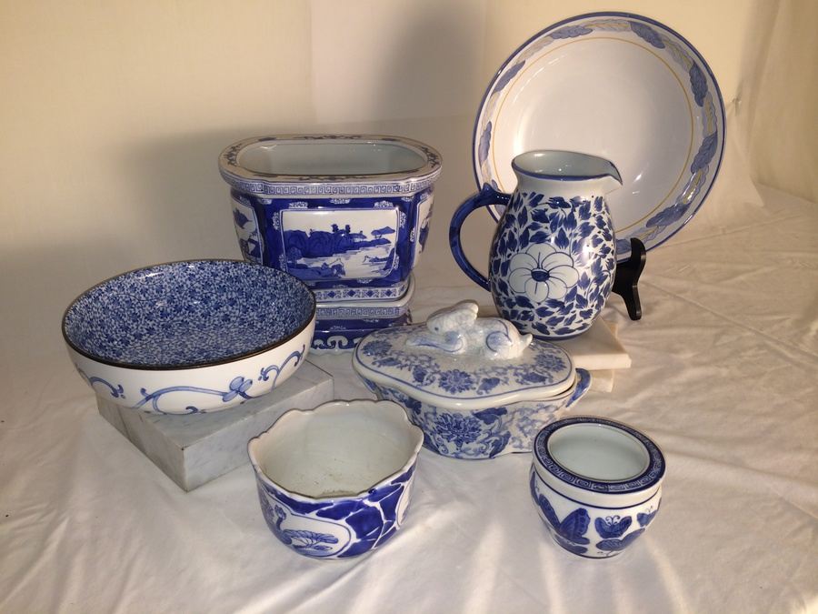 (8) Blue & White Lot