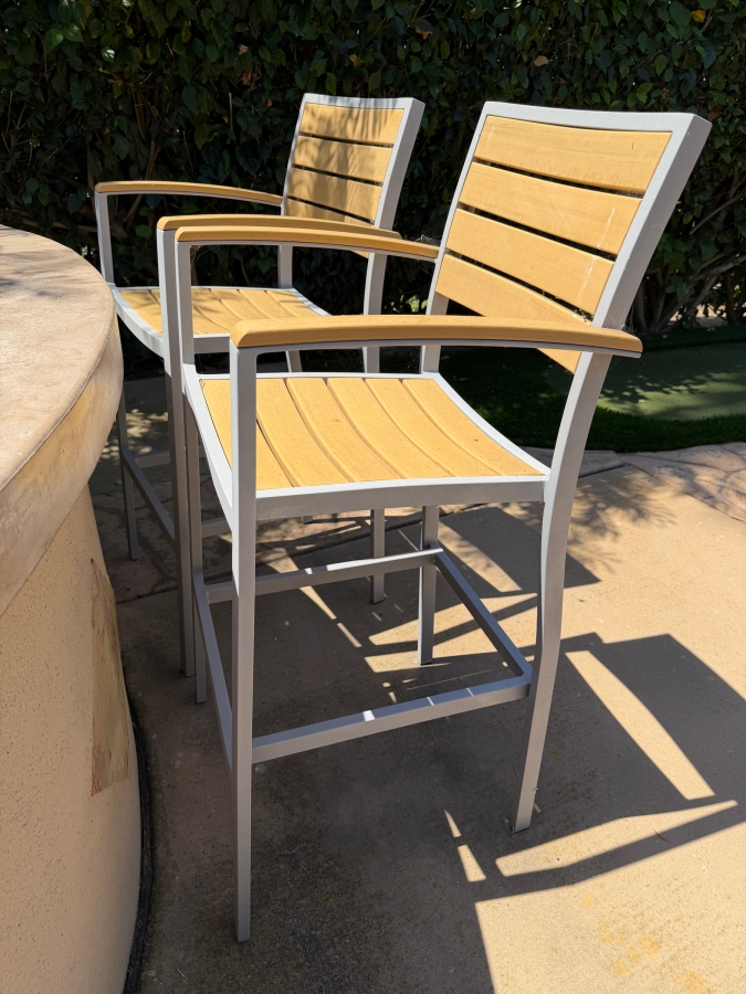 Pair Of Ivy Terrace Aluminum Barstools 30' Seat Height