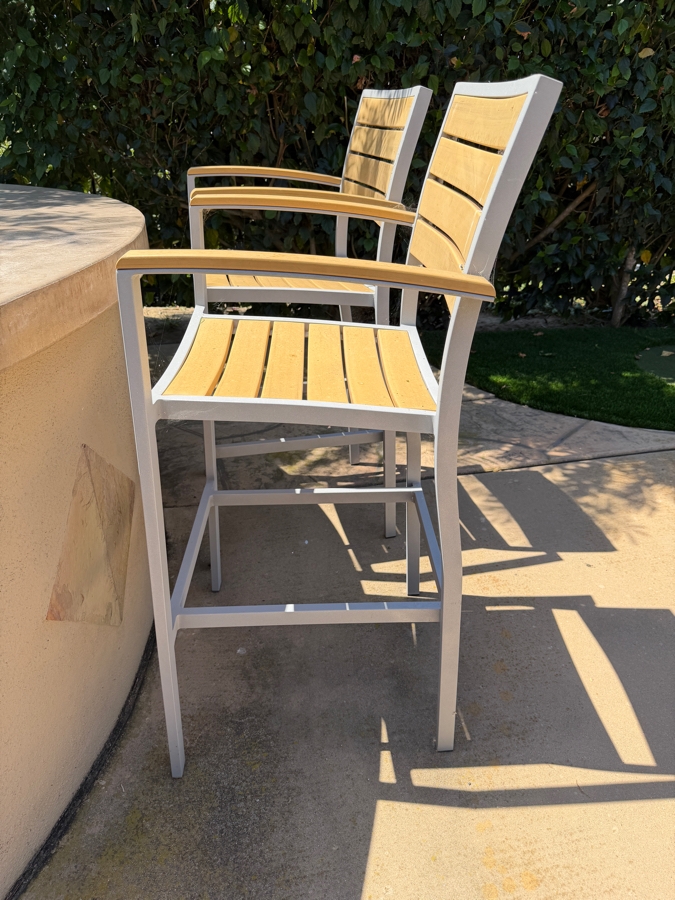 Pair Of Ivy Terrace Aluminum Barstools 30' Seat Height [Photo 2]