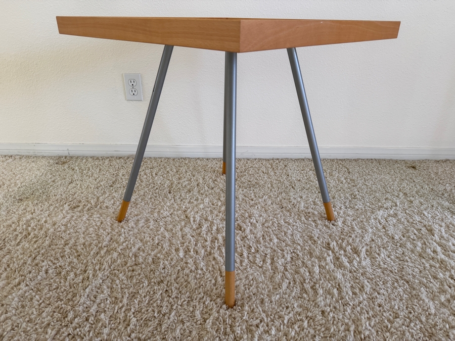 Contemporary Modernist End Table 23.5W X 23.5D X 23.5H [Photo 5]