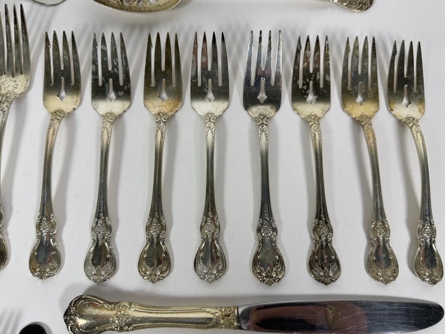 Towle Sterling Silver 'Old Master' Flatware Service (762.8g Of Sterling Silver ($1,730 Melt Value) & 455.6g Of Sterling Handled Knives) [Photo 3]