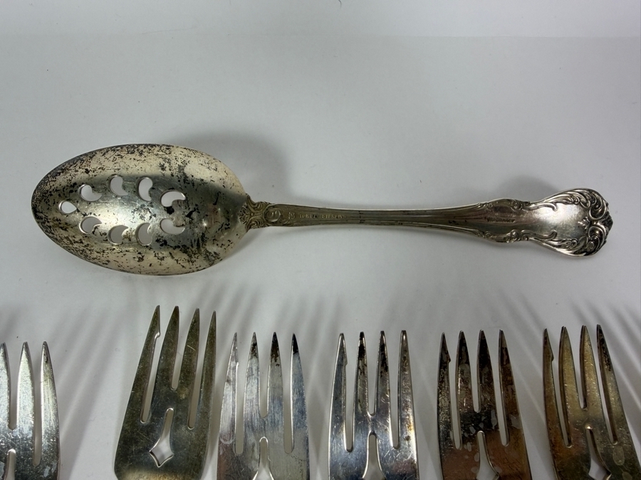 Towle Sterling Silver 'Old Master' Flatware Service (762.8g Of Sterling Silver ($1,730 Melt Value) & 455.6g Of Sterling Handled Knives) [Photo 12]