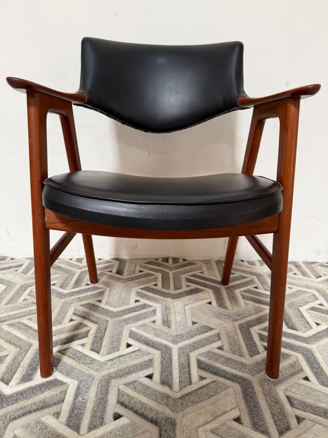 Danish Mid-Century Modern 'Elbow' Armchair Designed By Erik Kirkegaard For Høng Stolefabrik 24.5W X 24D X 32.5H [Photo 8]