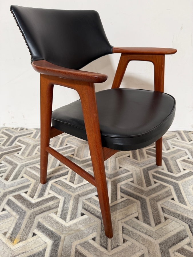 Danish Mid-Century Modern 'Elbow' Armchair Designed By Erik Kirkegaard For Høng Stolefabrik 24.5W X 24D X 32.5H [Photo 4]