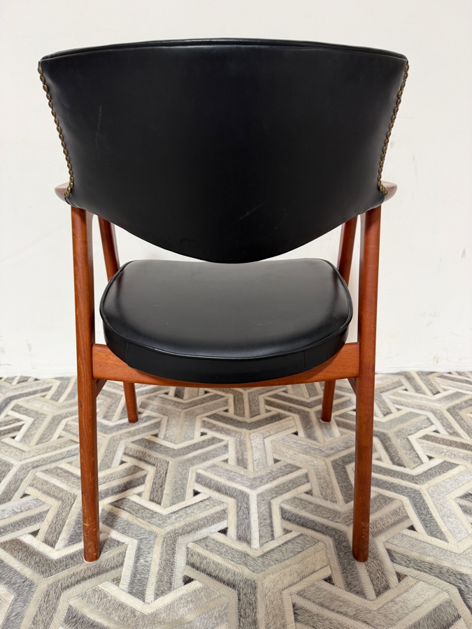 Danish Mid-Century Modern 'Elbow' Armchair Designed By Erik Kirkegaard For Høng Stolefabrik 24.5W X 24D X 32.5H [Photo 6]