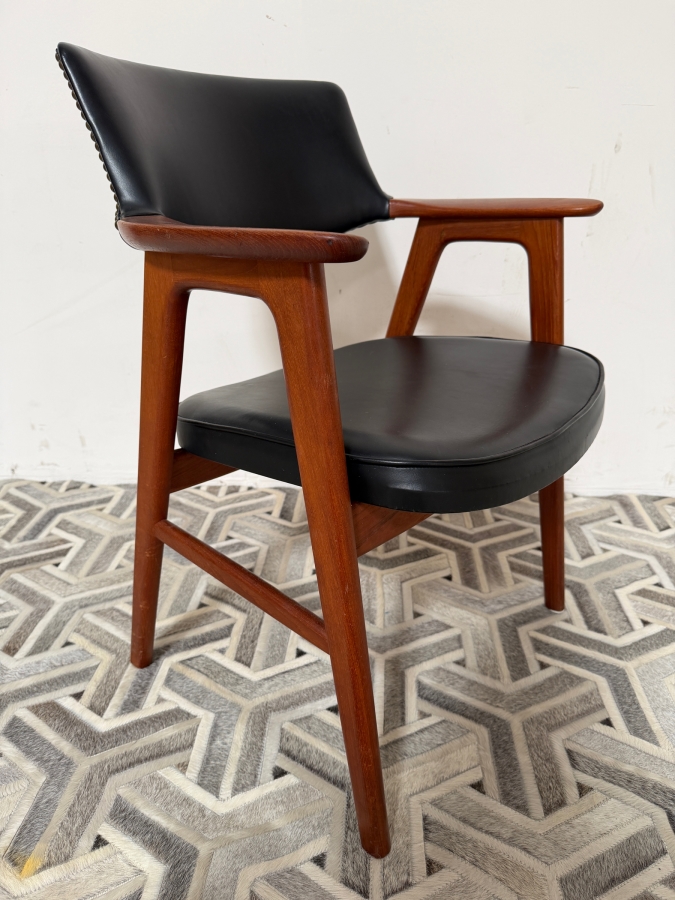 Danish Mid-Century Modern 'Elbow' Armchair Designed By Erik Kirkegaard For Høng Stolefabrik 24.5W X 24D X 32.5H [Photo 2]