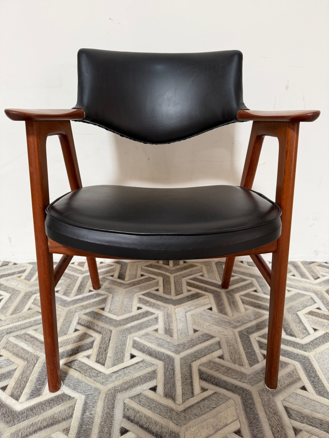 Danish Mid-Century Modern 'Elbow' Armchair Designed By Erik Kirkegaard For Høng Stolefabrik 24.5W X 24D X 32.5H [Photo 7]