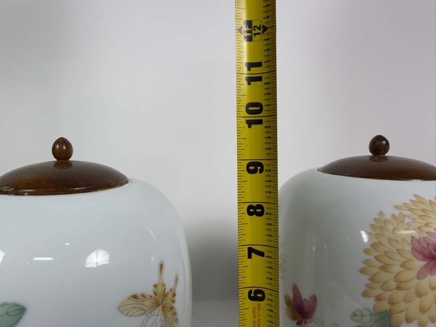 Pair of Vintage Gallery Originals Chrysanthemum Floral Porcelain Lidded Ginger Jars, 10'H [Photo 4]