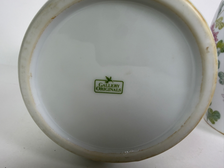 Pair of Vintage Gallery Originals Chrysanthemum Floral Porcelain Lidded Ginger Jars, 10'H [Photo 3]