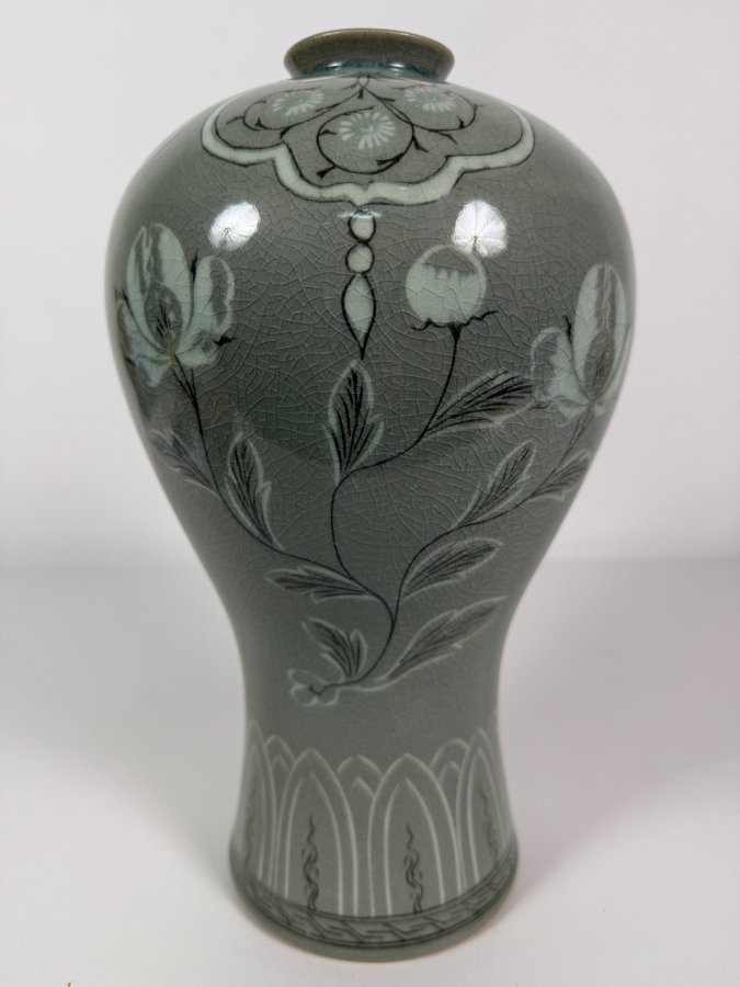 Vintage Kwangsong Kiln Korean Celadon Inlaid Maebyong Floral Crackle Glaze Porcelain Vase, 11.5'H [Photo 2]