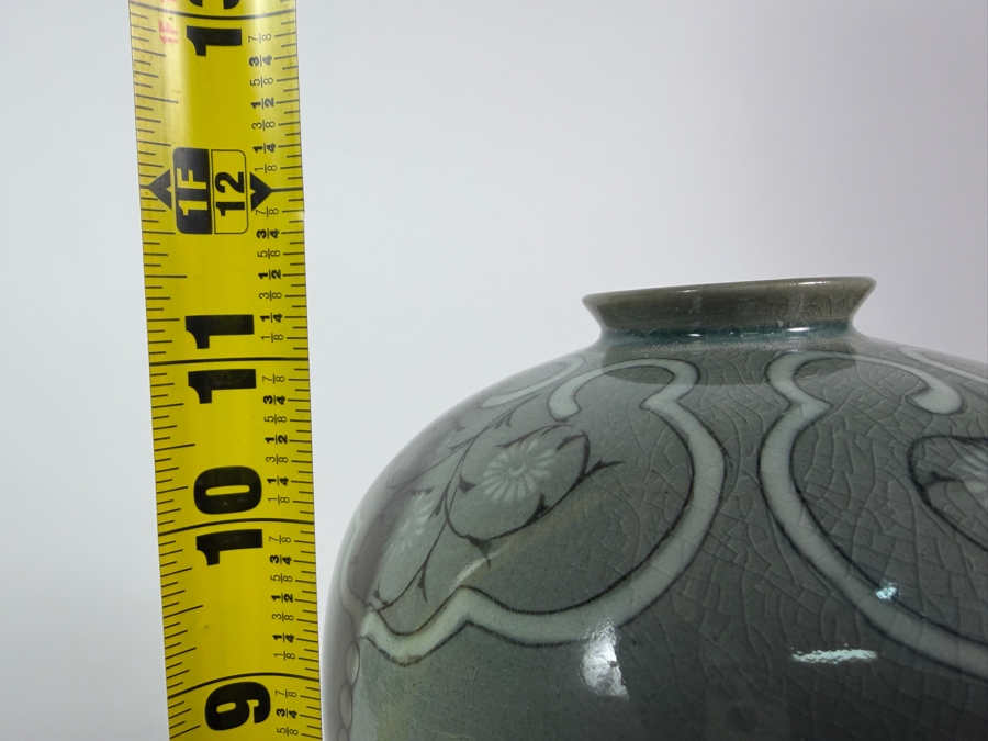 Vintage Kwangsong Kiln Korean Celadon Inlaid Maebyong Floral Crackle Glaze Porcelain Vase, 11.5'H [Photo 8]