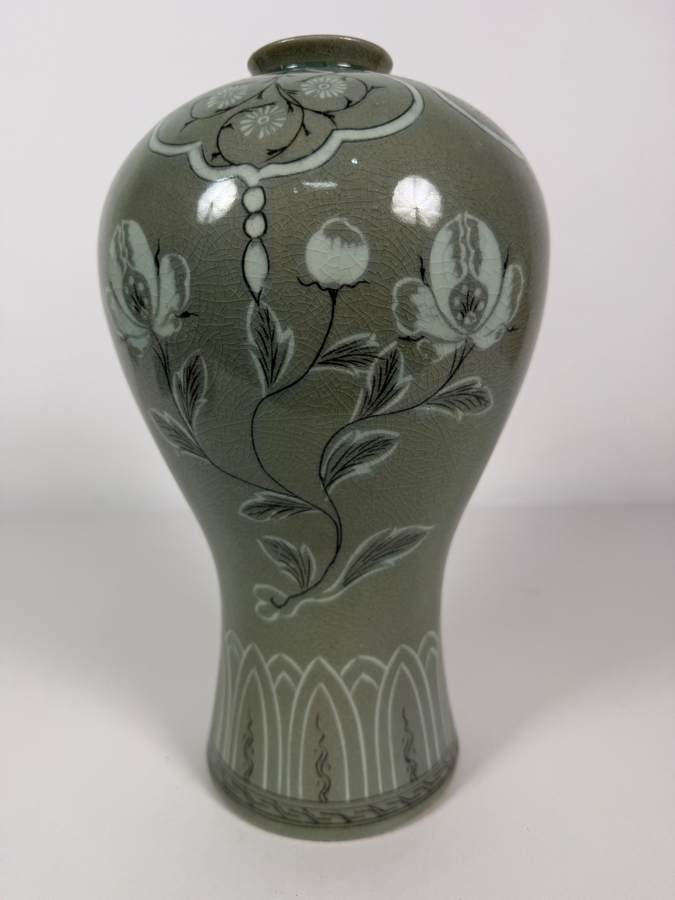 Vintage Kwangsong Kiln Korean Celadon Inlaid Maebyong Floral Crackle Glaze Porcelain Vase, 11.5'H [Photo 5]