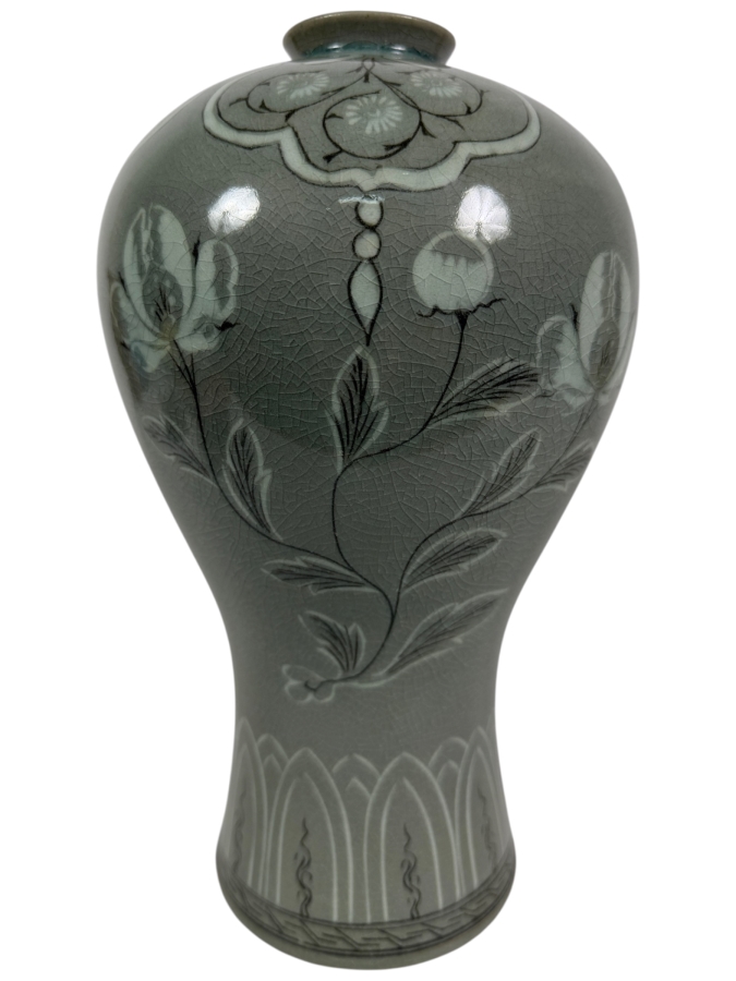 Vintage Kwangsong Kiln Korean Celadon Inlaid Maebyong Floral Crackle Glaze Porcelain Vase, 11.5'H